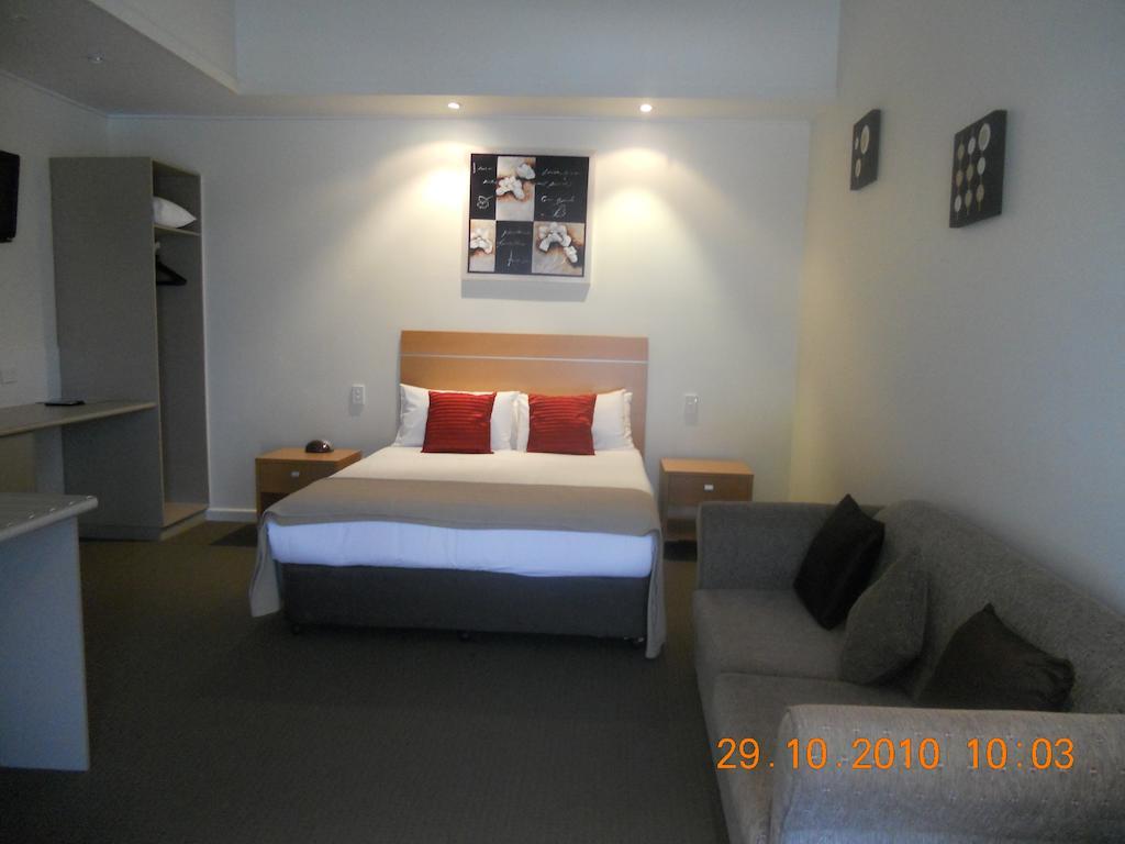 Burkes Hotel Motel Yarrawonga Habitación foto