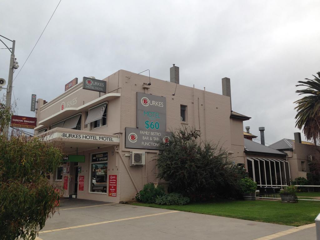 Burkes Hotel Motel Yarrawonga Exterior foto