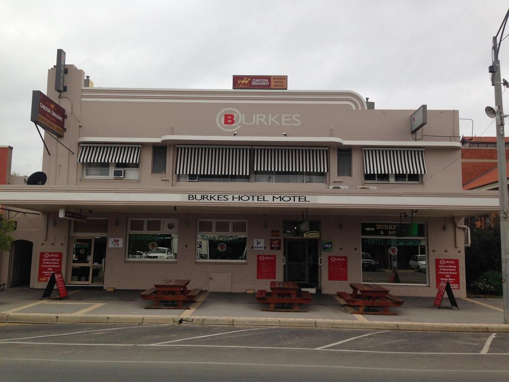 Burkes Hotel Motel Yarrawonga Exterior foto